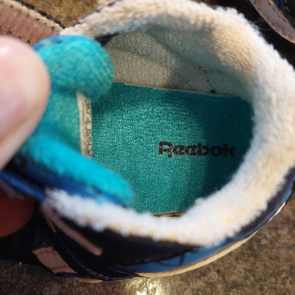 Reebok Baby Shoes Size 3 Velcro Blue Black White EUC - Picture 9 of 9